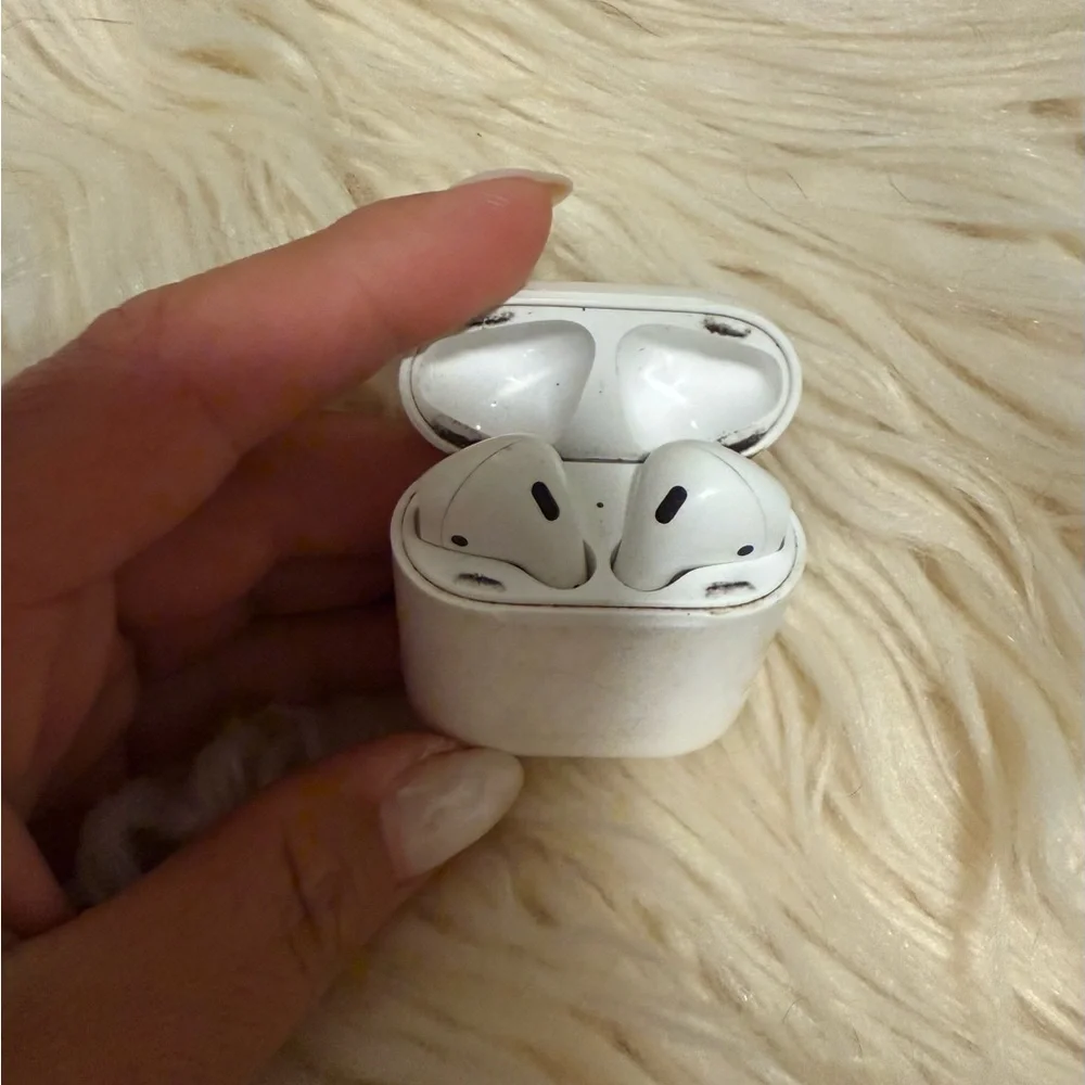 Apple AirPods First Gen *see description*